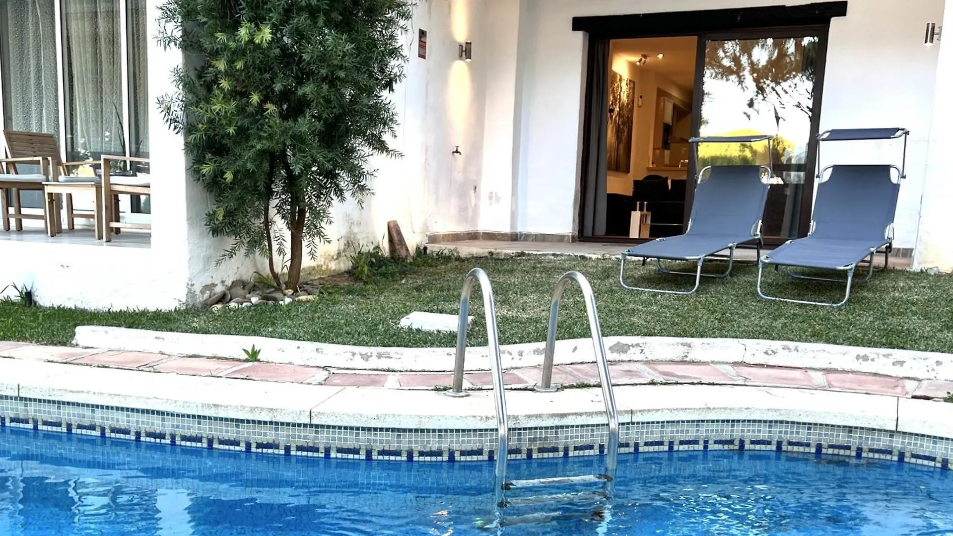 Mijas Costa - Beachside Apartment- A La Cala De Mijas